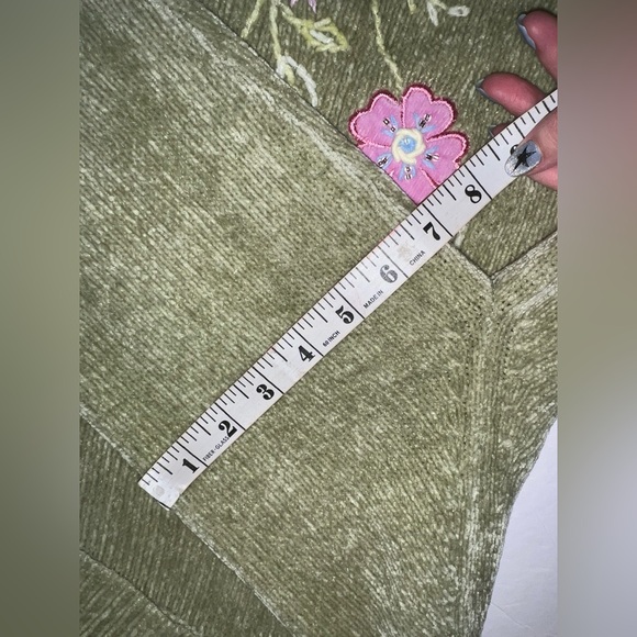 Vintage Embroidered Floral Spring Sweater - Picture 10 of 11
